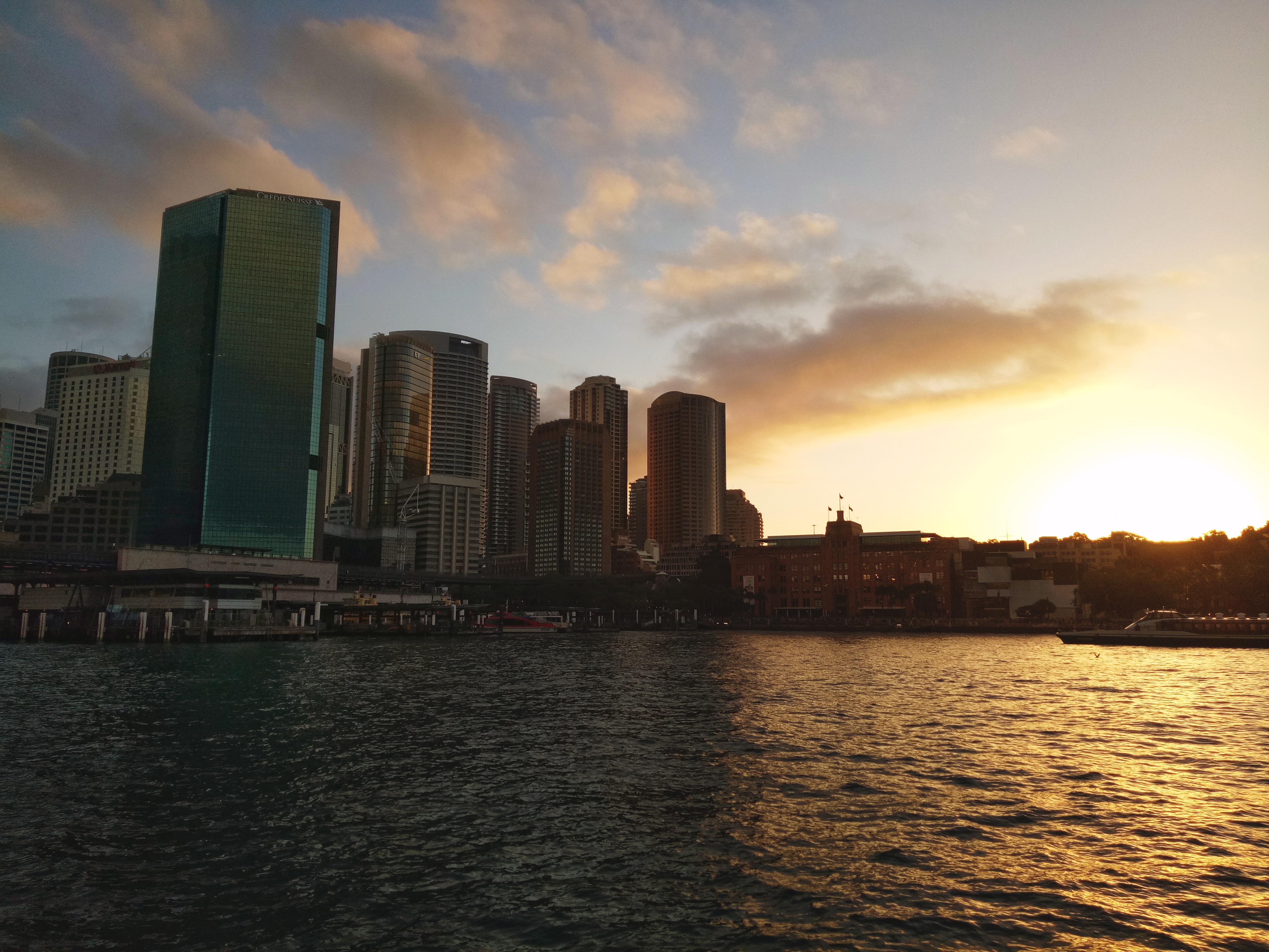Image of the Sydney harbour at sunset